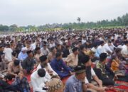 Ribuan Warga Padati Sholat Idul Fitri di Ruang Terbuka Hijau Mahkota Berlian