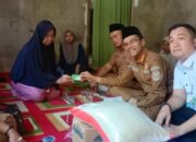 Kunjungi Korban Tanah Longsor, Bupati 50 Kota Serahkan Bantuan