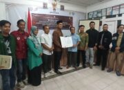 Paslon Perseorangan Ferizal Ridwan-Dedi Henidal Serahkan Berkas Dukungan Perbaikan ke KPU 50 Kota