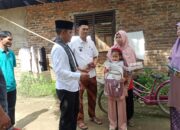 Inovatif, Camat LATINA Bagikan Seragam Dan Perlengkapan Sekolah Tahun Ajaran Baru Bagi Masyarakat 