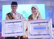 Bupati dan Ketua TP PKK Kab. Limapuluh Kota Terima Penghargaan Ayah dan Bunda GenRe Pengayom Sumatera Barat