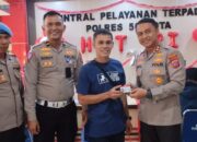 Polres 50 Kota Bagikan SIM Gratis Bagi Masyarakat Lahir Tanggal 17 Semarakkan HUT Kemerdekaan RI 