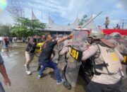 Pilkada Limapuluh Kota ‘Ricuh’, Massa Pendemo Diusir Paksa dengan Water Canon dan Gas Air Mata