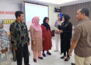 Serahkan Sertifikat Tanah Gratis, Anggota DPR-RI, Rezka Oktoberia : Sertifikat Memperkecil Sengketa