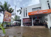 Jelang Aksi Demo, Puluhan Personil Kepolisian Berjaga di Kantor KPU Payakumbuh