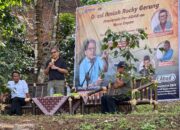 Rocky Gerung hadiri Launching Al-Izhar Business & Training Center di Agam