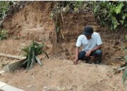 PASUTRI Korban Banjir Bandang Siamang Bunyi Dikubur Berdekatan Dengan Makam Anaknya