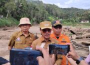 Kunjungi Lokasi Bencana, Masyarakat Minta Normalisasi Batang Lampasi Ke Bupati Limapuluh Kota 