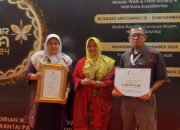 Tenun H. Ridwan By Terima Penghargaan OVOP Bintang 3 Dari Kementerian Perindustrian