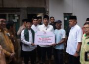 Wagub Sumbar Serahkan Bantuan Rumah Layak Huni di Payakumbuh