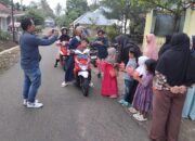 Didik Anak-anak Berempati, Guru PAUD/TK Al Amin Tanjung Haro Bersama Orang Tua Wali Murid Bagi-bagi Takjil saat Ramadhan