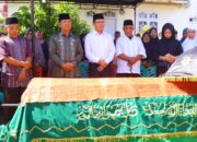 Walikota Payakumbuh Melayat Ke Rumah Duka Guru Semasa SD