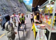 Tim Gabungan Tertibkan Pedagang dan Parkir Di Flyover Kelok 9 