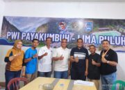 Kacang tak Lupa dengan Kulitnya, Fajar Rillah Vesky Anggota DPRD Limapuluh Kota Serahkan Buku Karya Tulisnya untuk Sukseskan Porwaprov 2025