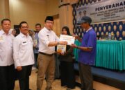 Walikota Payakumbuh Serahkan Bantuan Peningkatan RTLH