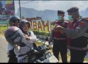 Kualitas Udara Menurun, Satsamapta Polres 50 Kota Bagikan Masker 