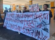 Soroti 100 Hari Kerja Bupati Yulianto – Ihpan, Mahasiswa Gelar Aksi