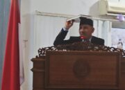 Respon Alarm Fraksi Partai Golkar, Bupati Safni Letakkan Al-Qur’an di Atas Kepalanya