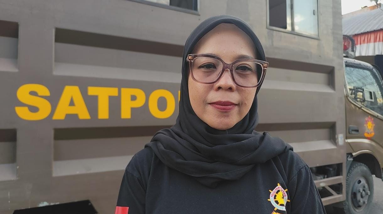 Plt. Kasat Pol-PP dan Damkar Kota Payakumbuh, Dewi "Centong" Novita.
