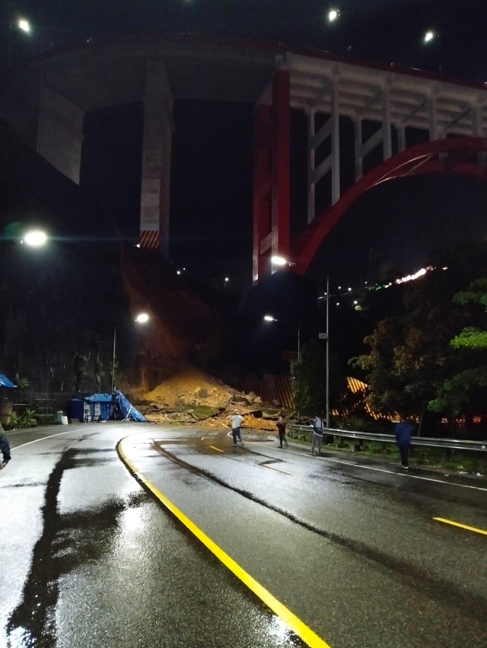 Foto : Longsor Kelok 9 di Kecamatan Harau Kabupaten Limapuluh Kota. (Sumber : Istimewa)