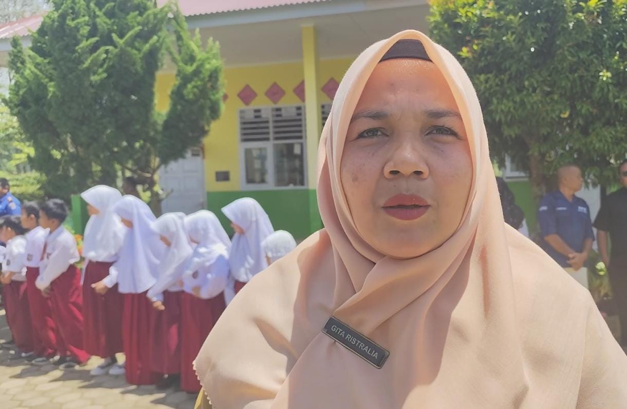 Kepala UPT SDN 01 Bukik Limbuku, Gita Ristralia.