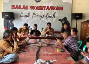 Silaturahmi Ke Balai Wartawan Luak Limapuluh, Kadis Kominfo Bakal Perkuat Kemitraan 