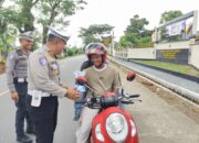 Amankan Belasan Kendaraan Roda R2, Satlantas Polres 50 Kota Beri Coklat Pada Pengendara 