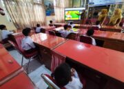 Belajar Menggunakan Smartboard, Murid Kelas Rendah Lebih Bersemangat, Amperawati : Terima Kasih Pak Prabowo 