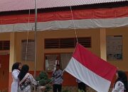 Diguyur Hujan, Upacara HUT PGRI 2025 di SDN 01 Suliki Tetap Berlangsung Khidmat
