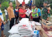 Tembus Genangan Air, Ketua DPRD Pasbar Salurkan Bantuan untuk Korban Banjir di Sikabau, Koto Balingka