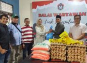 Ketua Komisi C DPRD Kota Payakumbuh Berikan Bantuan Untuk Pedagang Pasca Kebakaran