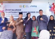 Wakil Ketua DPRD Payakumbuh Dampingi Anggota DPR-RI  Serahkan Bantuan Pangan RI Tahun 2025