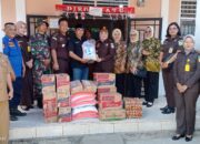 Kajari Pasbar Bantu Korban Bencana Pasaman Barat