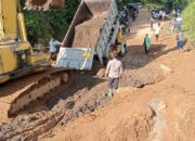 Polsek Talamau Buat Jalan Darurat di Lokasi Longsor Pasanggiang