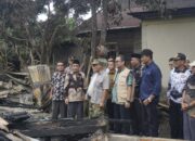 Bupati Pasbar Tinjau Lokasi Kebakaran dan Bencana Longsor