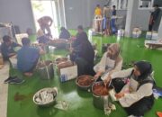 Yayasan Muslim Bersaudara Payakumbuh Salurkan 1 Ton Rendang Payakumbuh : Aceh Lon Sayang, Maaf Kami Terlambat