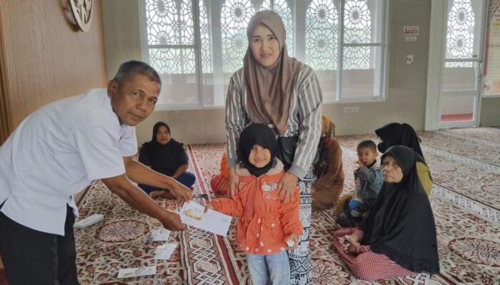 Masjid Musafir Payakumbuh Salurkan Santunan untuk Puluhan Anak Yatim