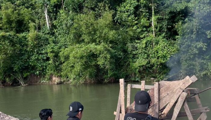 Satreskrim Polres 50 Kota Kembali Bakar Peralatan Tambang Illegal