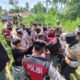 Foto : Pihak Termohon Gugatan Eksekusi di Jorong Tabiang Nagari Sungai Kamuyang Kecamatan Luhak Kabupaten 50 Kota Saat Mencoba Menghalangi Prose Eksekusi.