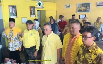 Foto : H. Nusyirwan (H. Wan Martabak) Dua Dari Kiri saat Hadiri Musyawarah Daerah Partai Golkar Tingkat Kecamatan Payakumbuh Utara.