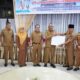 Bupati Limapuluh Kota, Safni menyerahkan SK dari Gubernur Sumatera Barat Kepada Walinagari Balai Panjang, Idris, terkait Penetapan Nagari Balai Panjang sebagai Perwakilan Provinsi Sumatera Barat dalam lomba Nagari/Kelurahan Berprestasi tahun 2026.